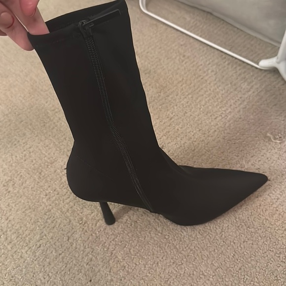 Worn once! Brand new black Zara stiletto ankle boots. Minor scuffing on bottom - Picture 4 of 6
